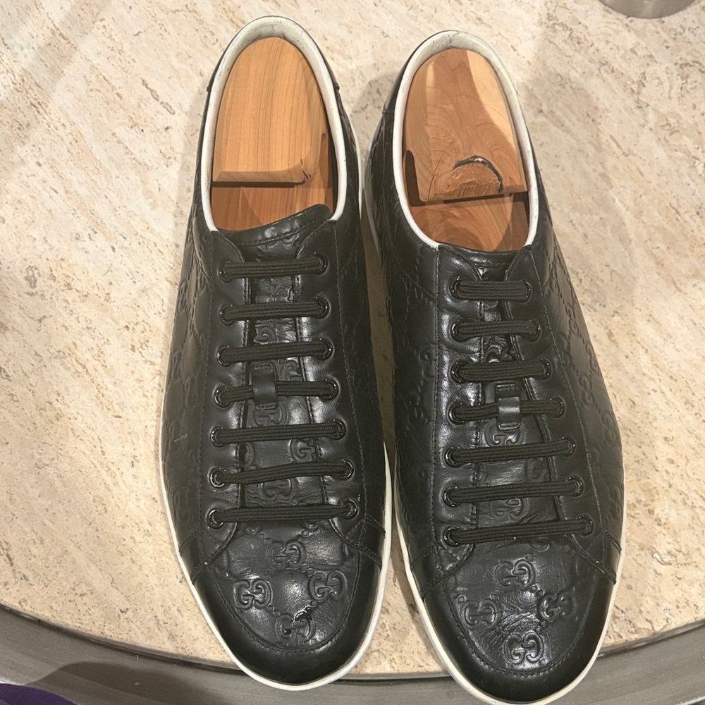 GUCCI Mens Black Embossed Leather Sneakers